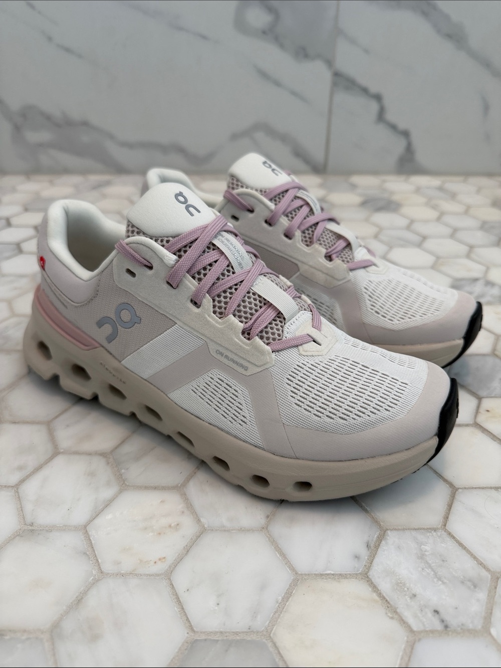On Cloud Cloudrunner 2 Running Sneakers In Silver Mauve Women’s Size 8.5